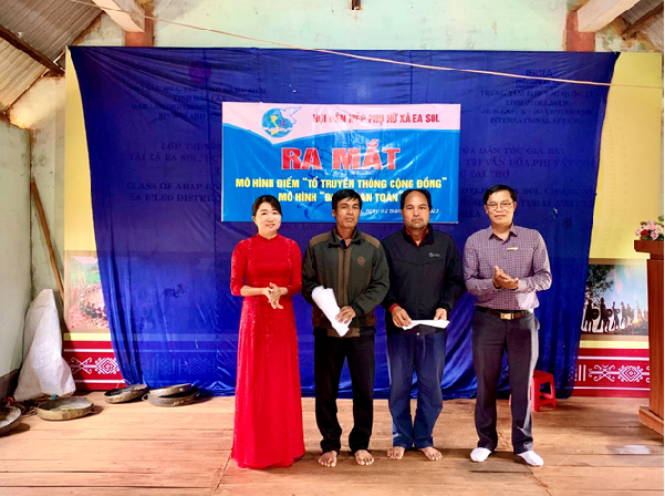 Hội Liên hiệp Phụ nữ xã Ea Sol ra mắt mô hình điểm “Tổ truyền thông cộng đồng”, mô hình “địa chỉ an toàn”.